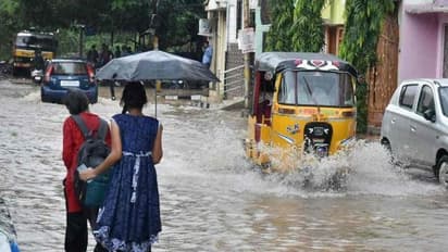 Heavy rains: తెలంగాణలో దంచికొడుతున్న వానలు.. మునుగుతున్న ఇండ్లు !