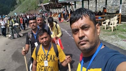 अमरनाथ हादसा: हंसते-मुस्कुराते 4 दोस्तों ने जब सेल्फी ली तो उन्हें नहीं पता था यह उनकी आखिरी तस्वीर होगी