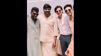 திடீரென சென்னைக்கு விசிட் அடித்த ஷாருக்கான் மற்றும் தீபிகா படுகோன்..என்ன விஷயம் தெரியுமா?