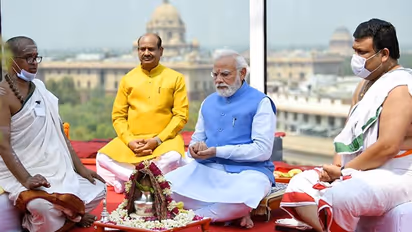 ఇది మీ ఇల్లు.. : కొత్త పార్లమెంటు భవన నిర్మాణ కార్మికులతో ప్రధాని మోడీ సంభాషణ