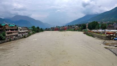 देश के 25 राज्यों में बारिश ने मचाई तबाही: एमपी-राजस्थान में बाढ़ जैसे हालात, गुजरात में अब तक 61 की मौत