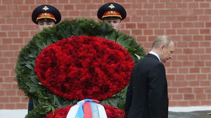 हाथ और पैर से भी लाचार हुए राष्ट्रपति पुतिन! पत्रकार का ये वीडियो देखने के बाद लोग कर रहे तरह-तरह की बातें