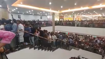 Watch: Huge crowd throng Kerala's Lulu Malls for midnight sale