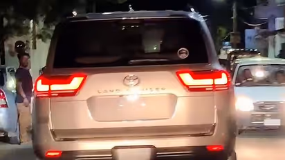 കോയമ്പത്തൂര്‍ റോഡിലെ ക്യാമറയില്‍ കുടുങ്ങി ഇന്നോവയുടെ ചേട്ടന്‍, വിലയില്‍ ഞെട്ടി വാഹനലോകം!