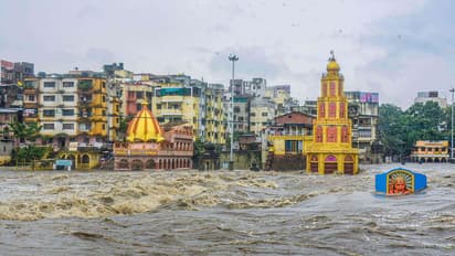 ದೇಶಾದ್ಯಂತ ಮಳೆಯ ಅಬ್ಬರ, ಗುಜರಾತ್ನಲ್ಲಿ 65 ಸಾವು, ಆಂಧ್ರ-ಛತ್ತೀಸ್ಗಢ ಸಂಪರ್ಕ ಕಡಿತ!