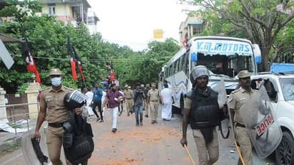 എഐഡിഎംകെ ആസ്ഥാനത്തെ അക്രമം: ഒപിഎസിനെ പ്രതിയാക്കണമെന്ന് എടപ്പാടി പക്ഷം