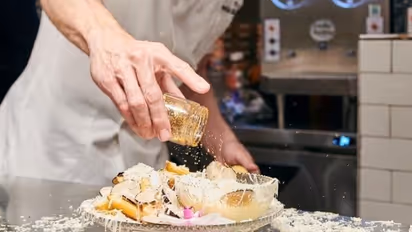 1 स्मार्ट फोन की कीमत के बराबर यहां मिलता है सिर्फ 1 प्लेट फ्रेंच फ्राइज, सर्व करने का तरीका भी गजब