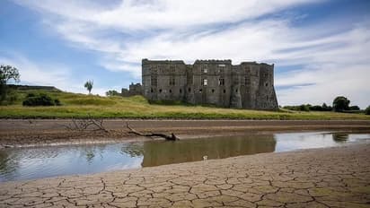 প্রবল গরম আর তাপপ্রবাহে ভেঙে পড়েছে রেল পরিষেবা, ইংল্যান্ডে চাপের মুখে স্বাস্থ্য পরিষেবাও 