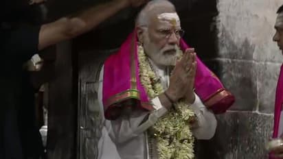 बाबा बैद्यनाथ मंदिर में PM मोदी ने की 20 मिनट पूजा, 5 पुरोहितों ने करवाया रुद्राभिषेक-देखें  7 PHOTOS