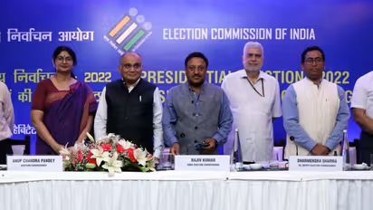 Presidential election 2022: 'Mr Ballot Box' 'flying' as passenger in front row