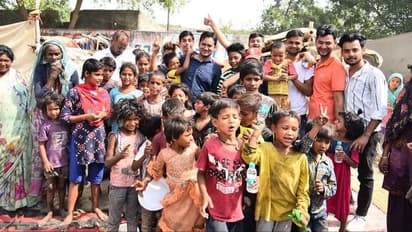 अनोखी पहल: काम ढूंढ़ने आ रहे प्रवासी मजदूरों को काम मिलने तक कराते हैं मुफ्त भोजन