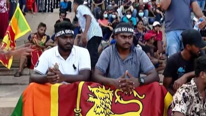 Sri Lanka: శ్రీలంక సంక్షోభం.. రణిల్ విక్రమసింఘే రాజీనామా చేయాలంటూ నిరసనలు