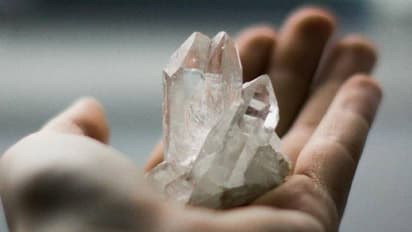 ആരെയും പണക്കാരാക്കുന്ന 'മാന്ത്രികക്കല്ലു'ണ്ട് എന്ന വിശ്വാസം, 70 -കാരനെ കൊന്ന് കുഴിച്ചുമൂടി