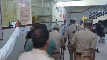 मुठभेड़ के बाद गिरफ्तार ईरानी गैंग के 2 बदमाश ट्रामा सेंटर से हुए फरार, आधा दर्जन पुलिसकर्मी कर रहे थे निगरानी