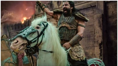 சோழ புலியாக மாறி கர்ஜிக்கும் விக்ரம்.. வெளியானது 'பொன்னியின் செல்வன் 1' மேக்கிங் டீஸர்!!