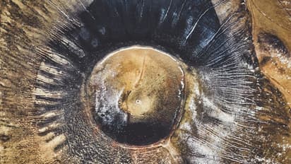 സെല്ഫി എടുക്കുന്നതിനിടെ യുവാവ് അഗ്നിപര്വത ഗര്ത്തത്തിലേക്ക് വീണു!