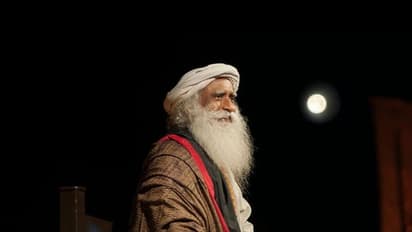 நீங்கள் விழிப்புணர்வாக இருந்தால் கட்டுப்பாடுகள் தானாக தகர்ந்துவிடும்.! குரு பெளர்ணமி சத்சங்கத்தில் சத்குரு உரை