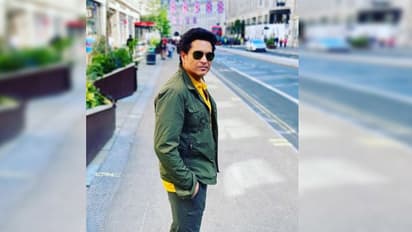 లండన్ లో పాస్తా ఎంజాయ్ చేస్తున్న సచిన్..ఎవరూ పట్టించుకోవట్లేదని నెటిజన్ల బాధ..!