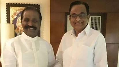 இலங்கைக்கு ஏற்பட்ட நிலையை  இந்தியாவிற்கு வராமல் தடுத்தவர் ப.சிதம்பரம்..! கவிஞர் வைரமுத்து பேச்சால் பரபரப்பு