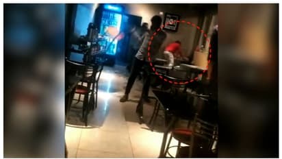 ആലുവയില്‍ ഹോട്ടലില്‍ ഗുണ്ടാ ആക്രമണം: ഹോട്ടലുടമയുടെ കൈ തല്ലിയൊടിച്ചു