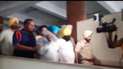 पंजाबी सिंगर दलेर मेहंदी गिरफ्तार, 19 साल पुराने 'कबूतरबाजी' मामले में जाएंगे जेल-सिद्धू के बनेंगे पड़ोसी