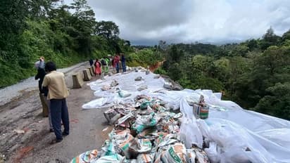 Hassan: ದೋಣಿಗಾಲ್ ಬಳಿ ಮತ್ತೆ ಭೂಕುಸಿತ, ಭಾರಿ ವಾಹನ ಸಂಚಾರಕ್ಕೆ ನಿರ್ಬಂಧ