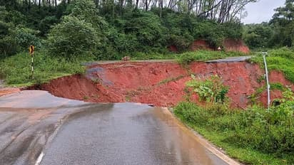 ಆಗುಂಬೆ ಘಾಟಿಯ ನಾಲ್ಕನೇ ತಿರುವಲ್ಲಿ ರಸ್ತೆ ಬಿರುಕು