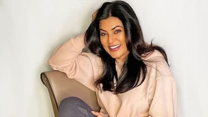 লেসের সাদা কাফতান দিয়ে উঁকি মারছে উন্মুক্ত ঘাড়, ললিত সম্পর্কে জল্পনা বাড়াল সুস্মিতার নতুন পোস্ট