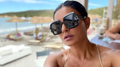 সঙ্গমের পরই সঙ্গ ত্যাগ করেছেন শয্যা সঙ্গীরা, কমবয়সী পুরুষদের হতাশাতেই কি ললিতে সুখ খুঁজলেন সুস্মিতা?