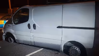 മദ്യപിച്ച് രണ്ട് ടയറുകളില്ലാതെ വാഹനമോടിച്ചത് 16 കിലോമീറ്റോളം