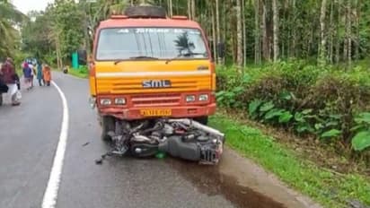 വയനാട്ടിലും പത്തനംതിട്ടയിലും വാഹനാപകടം: മൂന്ന് യുവാക്കൾക്ക് പരിക്ക്