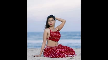 உச்சகட்ட கவர்ச்சியில் குதித்த தர்ஷா குப்தா...அரைகுறை உடையில் கவரும் சீரியல் நடிகை! 