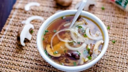 Soup Recipe : തണുപ്പുള്ള അന്തരീക്ഷത്തിന് കിടിലനൊരു സൂപ്പ്; മിനുറ്റുകള്‍ കൊണ്ട് തയ്യാറാക്കാം