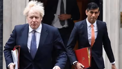 England PM Election : ரிஷி சுனக் மட்டும் வேண்டாம்! சொந்த கட்சியினரிடம் பரப்புரை செய்யும் போரிஸ் ஜான்சன்!