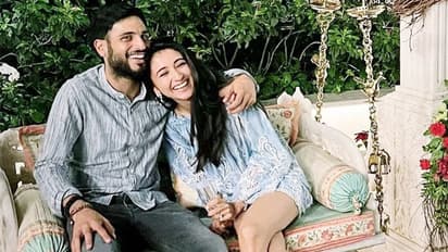 टीना अंबानी की बहू कृषा शाह की सामने आई रोमांटिक PHOTOS, पति अनमोल अंबानी के साथ यूं आई नजर