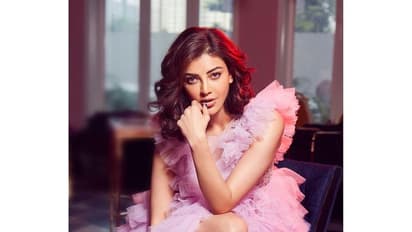 மகனுடன் கணவருக்கு முத்தமிட்ட காஜல் அகர்வால்..க்யூட் புகைப்படம் இதோ