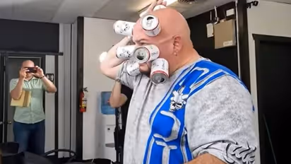 इस इंसान की शक्ति कर देगी हैरान, एक बार अगर चिपके.. तो वीडियो में देखिए क्या होगा हाल