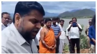 'മറ്റ് മതങ്ങളിലെ പുരോഹിതർ എവിടെ?'; തമിഴ്നാട്ടിൽ സർക്കാർ പദ്ധതിയുടെ ഭൂമി പൂജ തടഞ്ഞ് എംപി