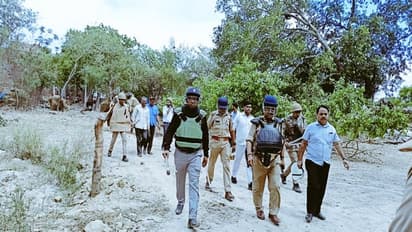 कन्नौज बवाल: DM-SP पर गिरी गाज, मंदिर में मांस मिलने के बाद फूंक दी गई थी मीट की दुकान, जानिए किसे मिली तैनाती