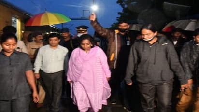 భద్రాద్రి జిల్లాలో వరద ప్రభావిత ప్రాంతాల్లో పర్యటిస్తున్న గవర్నర్ తమిళిసై.. పర్యటనలో కనిపించని ఎస్పీ, కలెక్టర్