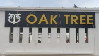 मेरठ: कोई बेडरूम में घुसा तो किसी ने खुद को टॉयलेट में किया बंद, कसीनो में छापेमारी के बाद पुलिस भी हुई हैरान