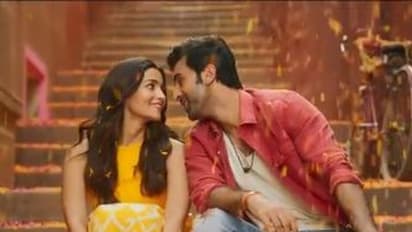 ब्रम्हास्त्र : रणबीर कपूर, आलिया भट्ट का भोजपुरी वर्जन, देखें 'केसरिया' के साथ 'लॉलीपॉप लागेलू' का पैचअप