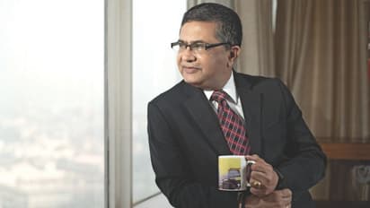 ബോംബെ സ്റ്റോക് എക്സ്ചേഞ്ച് തലവൻ ആശിഷ് കുമാർ ചൗഹാൻ രാജിവെച്ചു; ഇനി എൻഎസ്ഇ യിൽ കാണാം