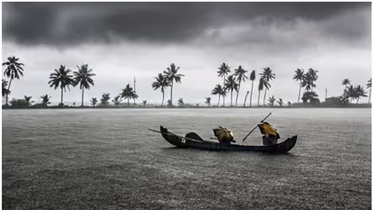 Kerala Rain : ചക്രവാതച്ചുഴി, കേരളത്തിൽ ഇന്നും മഴ കനക്കും; 7 ജില്ലകളിൽ യെല്ലോ ജാഗ്രത, മത്സ്യബന്ധനത്തിന് വിലക്ക്