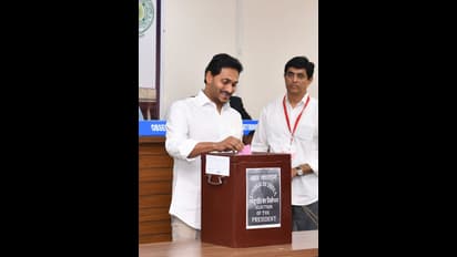 Presidential Polls 2022 : ఏపీలో తొలి ఓటు జగన్ దే... ఓటేసిన స్పీకర్, మంత్రులు, ఎమ్మెల్యే (ఫోటోలు)