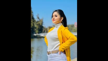 মিঠাই ওরফে সৌমিতৃষা নাকি কৌশাম্বি, কে বেশি সুন্দরী ? আপনারাই ঠিক করুন!