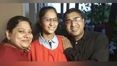 ICSE बोर्ड 10वीं रिजल्ट: अलग है लखनऊ की टॉपर कनिष्का मित्तल की सफलता का राज, भविष्य को लेकर बताया अपना प्लान