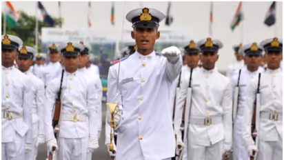 10ம் வகுப்பு படித்திருந்தால் மட்டும் போதும்.. இந்திய கப்பற்படையில் அருமையான வேலை வாய்ப்பு !