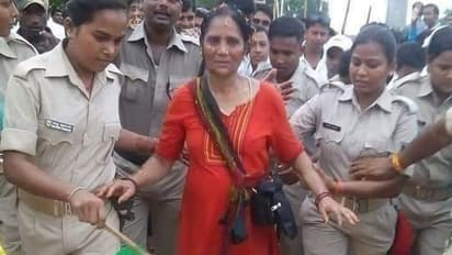 कौन है ये महिला जिसकी कावंड यात्रा के दौरान आगे-पीछे चलते हैं जवान, सड़कों पर आशीर्वाद के लिए उमड़ती है भीड़