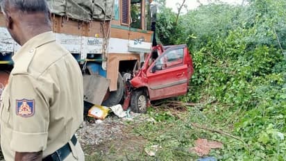 ಸಿಂಧನೂರು: ಲಾರಿ-ಕಾರು ನಡುವೆ ಭೀಕರ ಅಪಘಾತ, ಸ್ಥಳದಲ್ಲೇ ನಾಲ್ವರ ದುರ್ಮರಣ